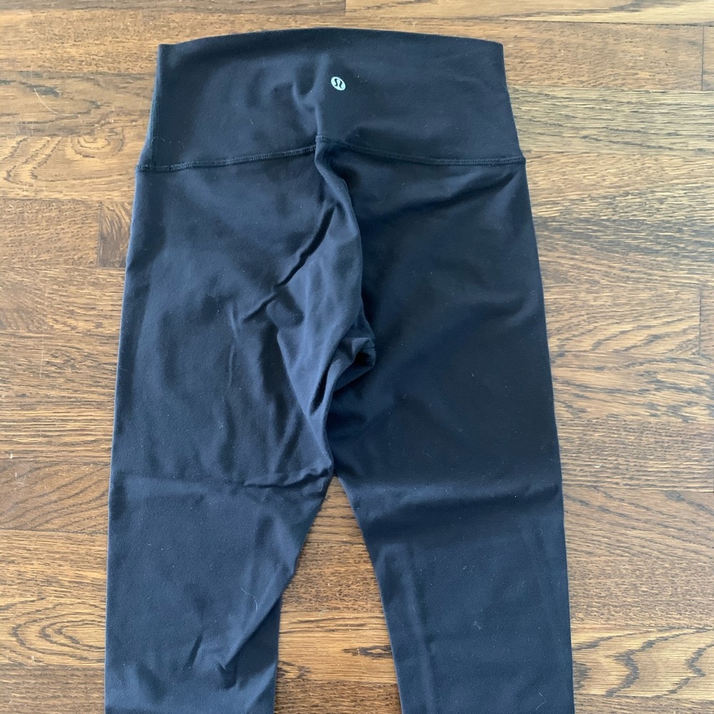 Lululemon Black High Waisted Wunder Unders Size 6